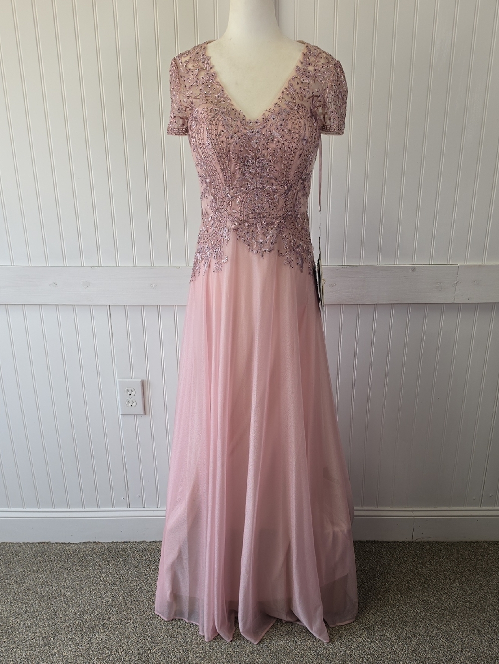 MGNY NWT Rose Pink Embroidered V-Neck Beaded Evening Gown Dress Size 6 #72116